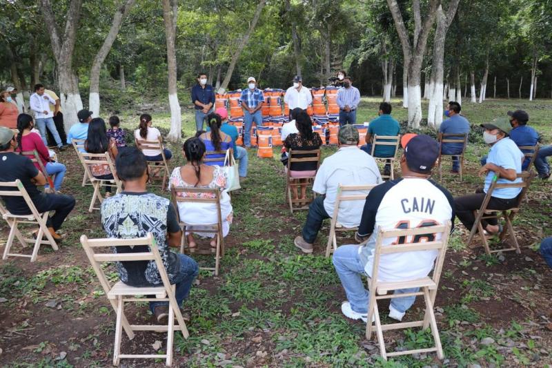 El Gobernador Mauricio Vila Dosal apoya a productores del Cono Sur de Yucatán