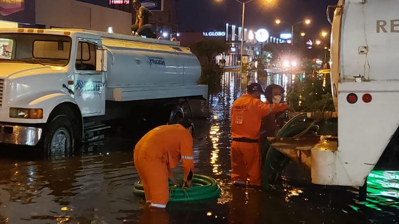 Intensas tareas de absorción y desazolve, tras fuertes lluvias en Mérida