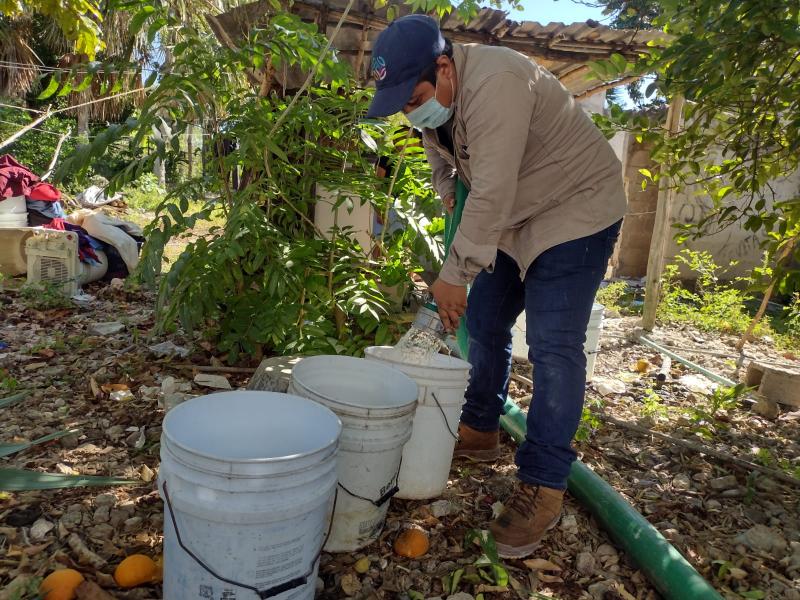 Japay apoya a habitantes de Teya con agua potable