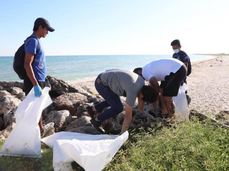 Miles de voluntarios sumaron esfuerzos para realizar la limpieza simultánea de 14 playas en Yucatán