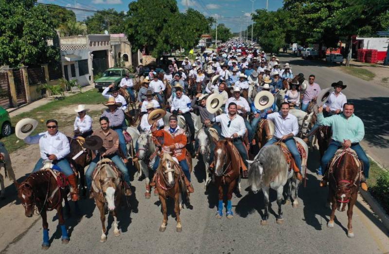 Yucatán rompe récord con la participación de más de 2 mil caballos en la primera Cabalgata Nacional Yucatán Xmatkuil 2022