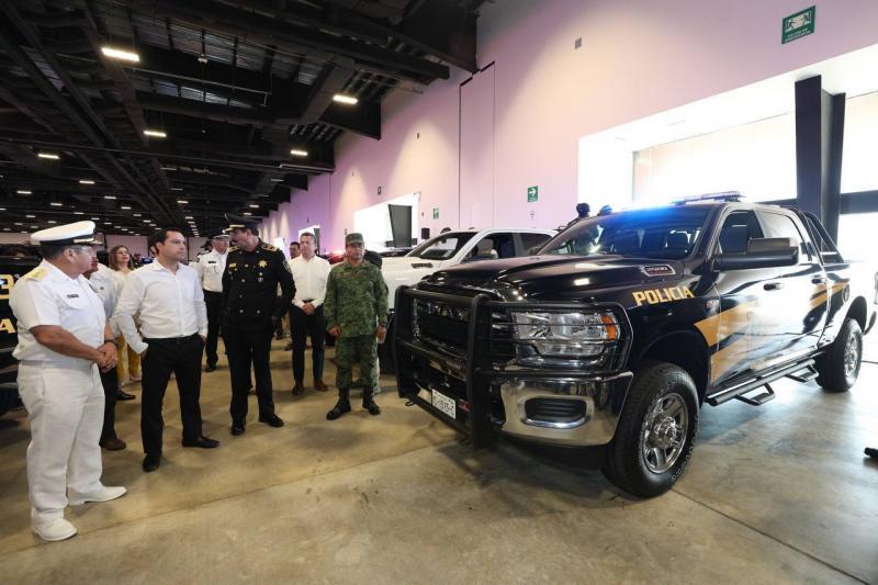Con nuevas patrullas y ambulancias, el Gobernador Mauricio Vila Dosal fortalece a la SSP para hacer prevalecer la paz y tranquilidad en Yucatán