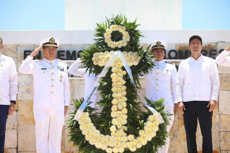El Gobernador Mauricio Vila Dosal encabeza en Yucatán ceremonia por el Día de la Marina