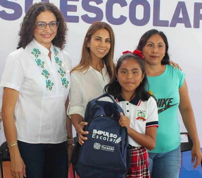 Padres de familia de alumnos de la comisaría San José Tzal del sur de Mérida se sigue beneficiando con el programa Impulso Escolar