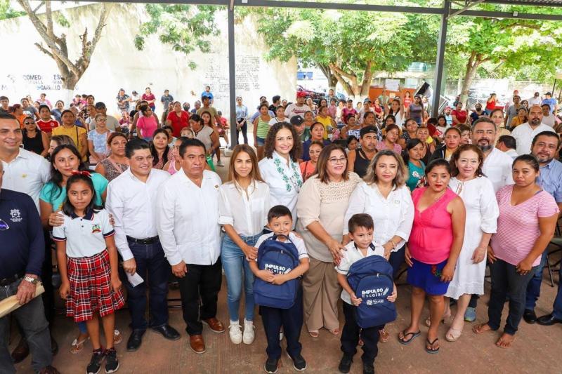 Padres de familia de alumnos de la comisaría San José Tzal del sur de Mérida se sigue beneficiando con el programa Impulso Escolar