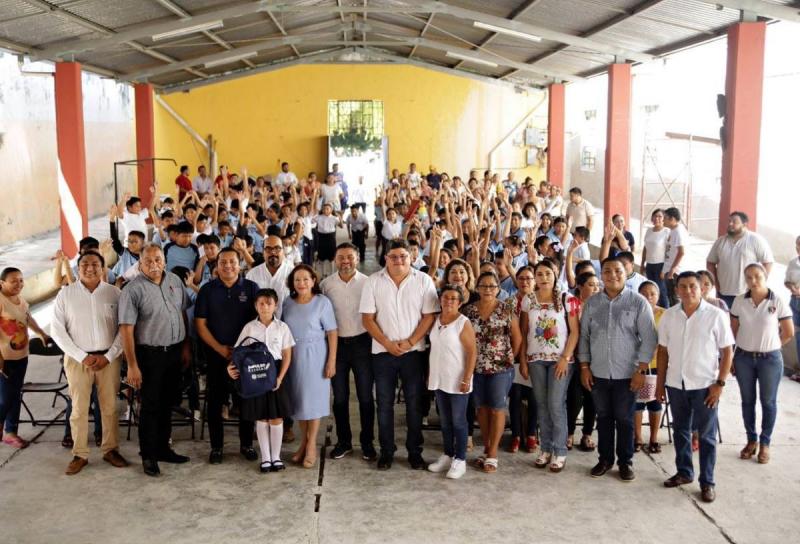 El programa Impulso Escolar llega a los municipios de Tecoh y Kanasín para respaldar la economía de familias yucatecas