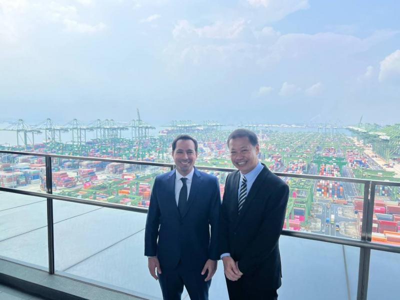 El Gobernador Mauricio Vila sostiene reuniones con directivos del puerto de Singapur, considerado como uno de los más grandes del mundo