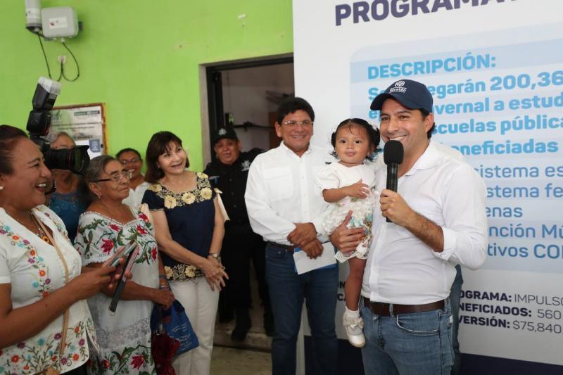 El Gobernador Mauricio Vila sigue acercando apoyos sociales y mejorando la calidad de vida de habitantes de Samahil
