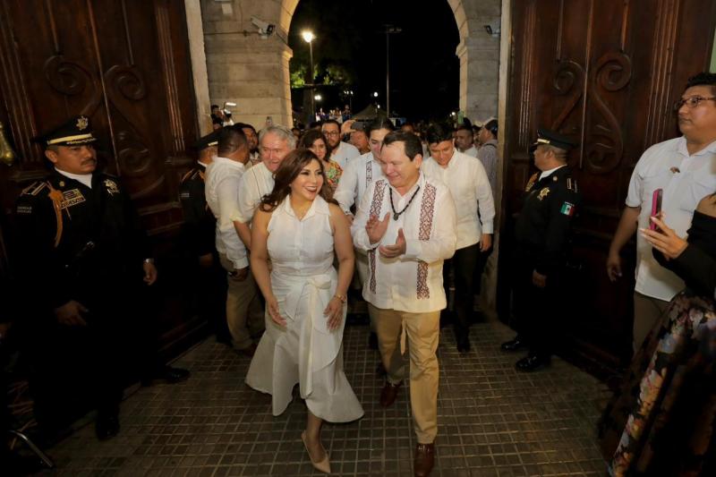 Entra Huacho al Palacio de Gobierno con el pueblo de Yucatán