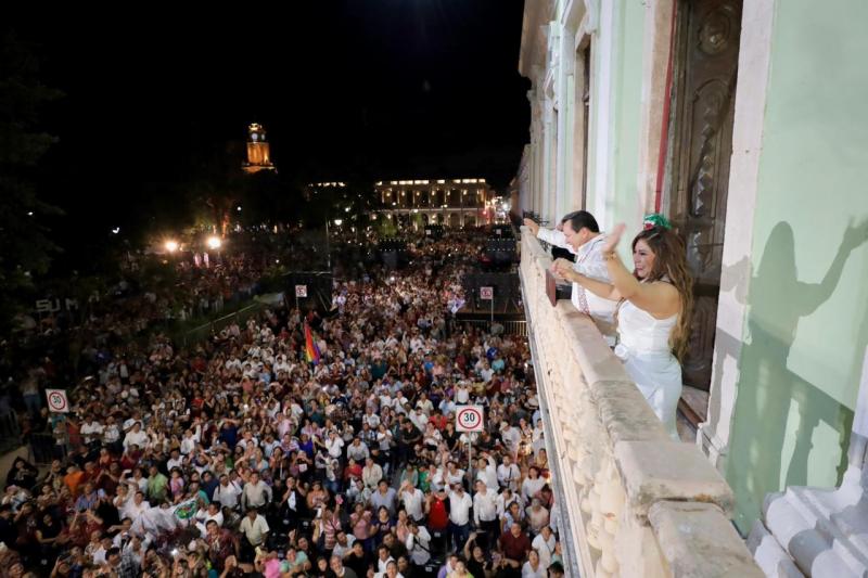 Entra Huacho al Palacio de Gobierno con el pueblo de Yucatán