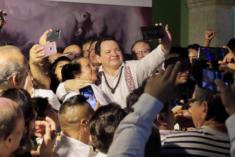 Entra Huacho al Palacio de Gobierno con el pueblo de Yucatán