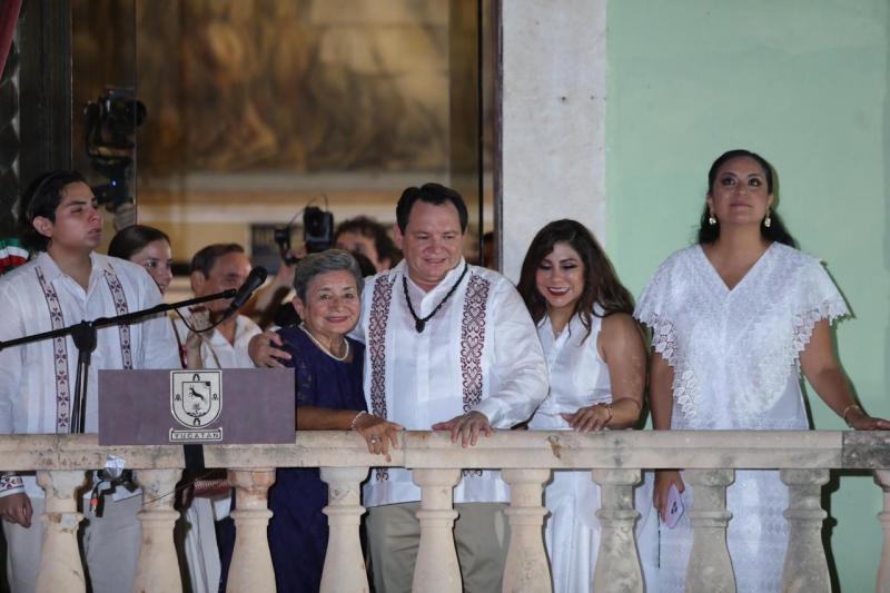 Entra Huacho al Palacio de Gobierno con el pueblo de Yucatán