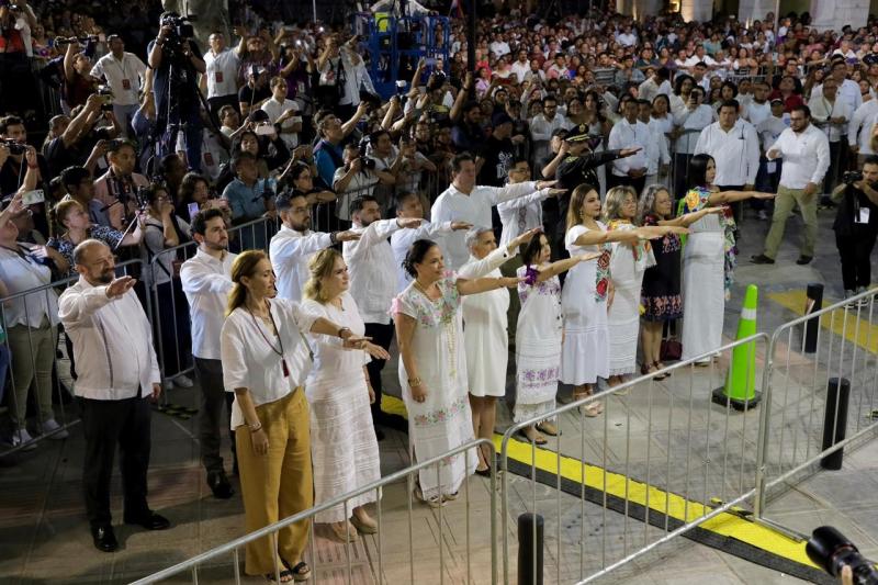 Entra Huacho al Palacio de Gobierno con el pueblo de Yucatán