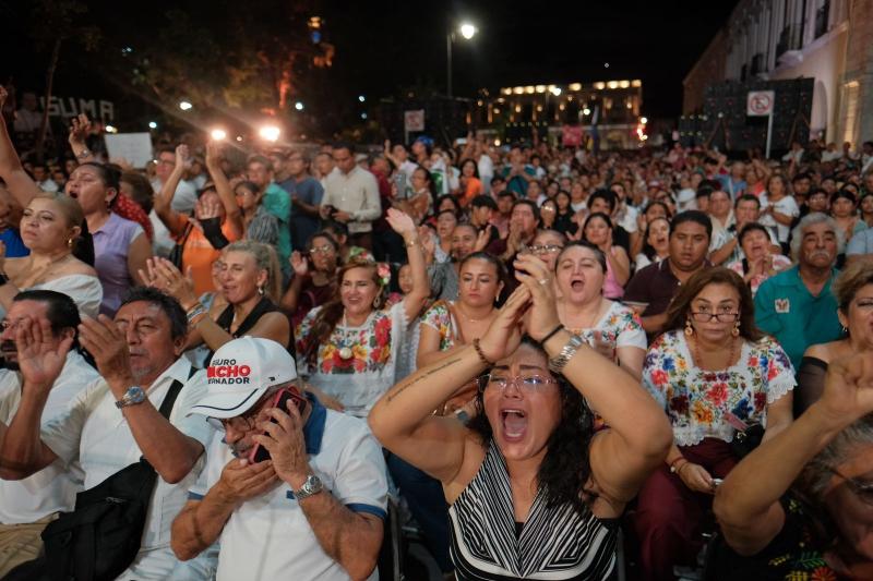 Entra Huacho al Palacio de Gobierno con el pueblo de Yucatán
