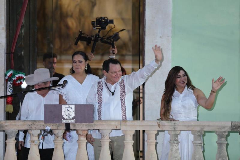 Entra Huacho al Palacio de Gobierno con el pueblo de Yucatán
