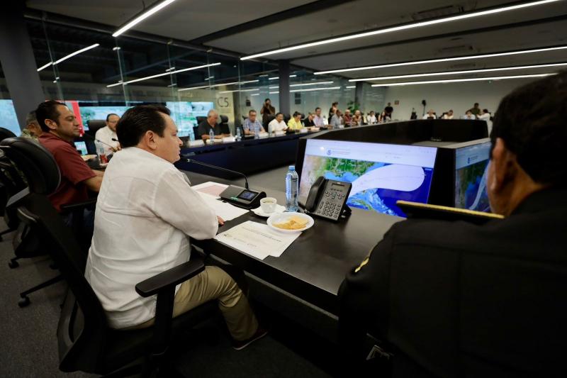 Llama el Gobernador a la población a mantenerse atenta ante el paso del Huracán Milton