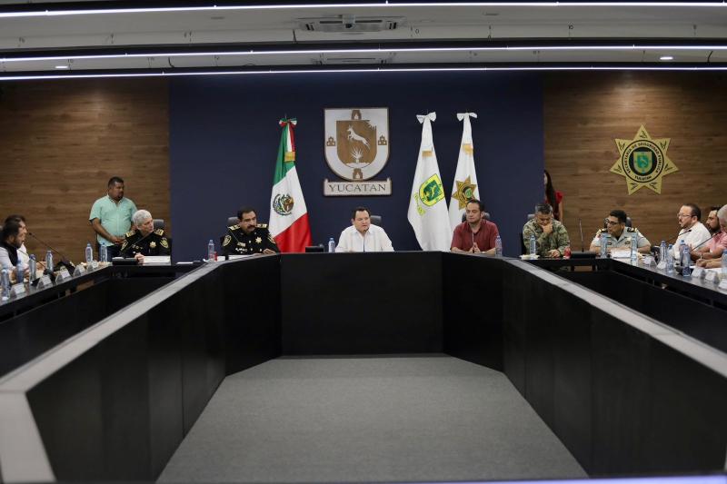 Llama el Gobernador a la población a mantenerse atenta ante el paso del Huracán Milton