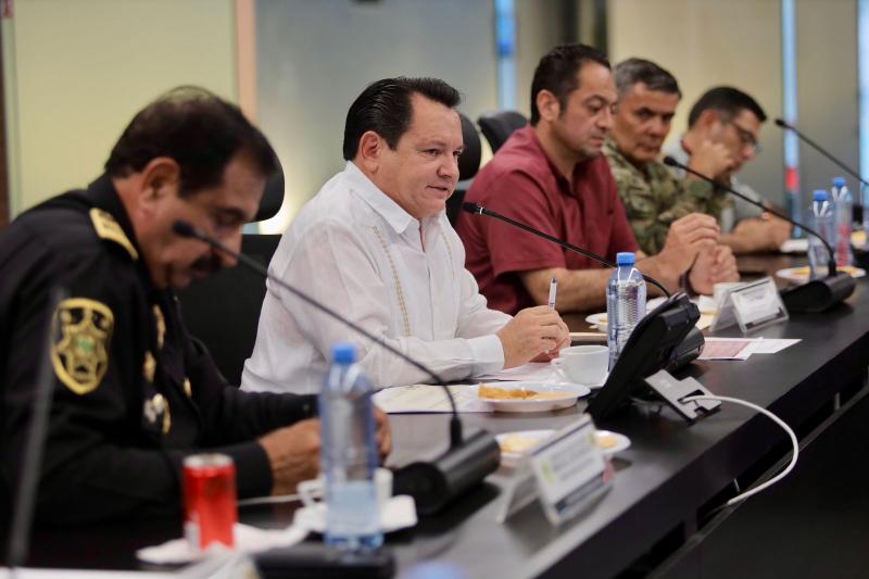 Llama el Gobernador a la población a mantenerse atenta ante el paso del Huracán Milton