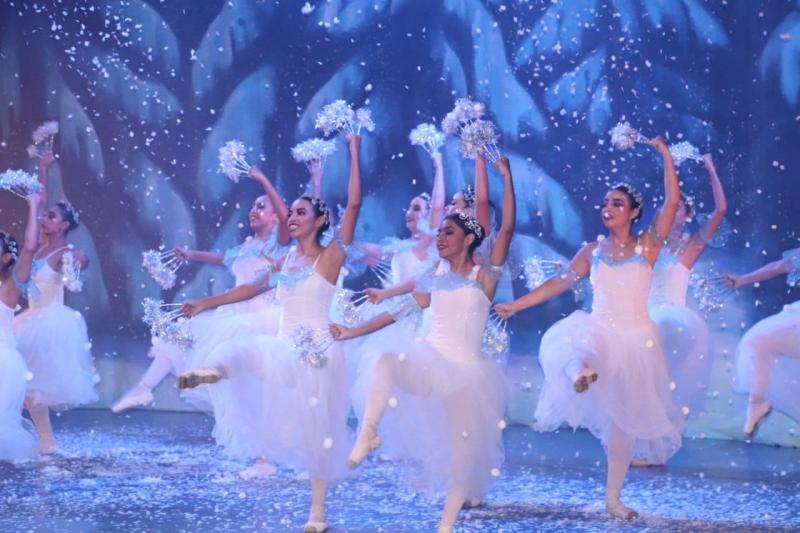 Presentan más de 100 alumnos del CEBA "El Cascanueces" en el Teatro Armando Manzanero