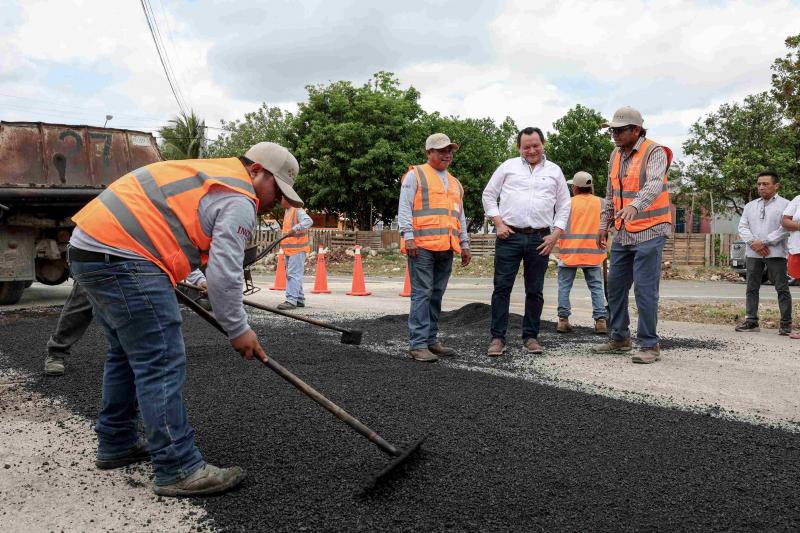 Llevan Plan Bienestar al sur de Mérida para pavimentar calles
