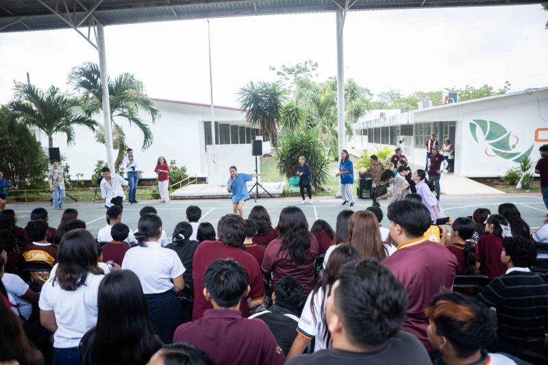 Llevan bienestar emocional y ciencia viva a preparatorias de Yucatán
