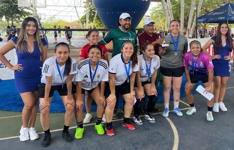 Dragones y San Roque triunfan en el Torneo "De la Calle a la Cancha"