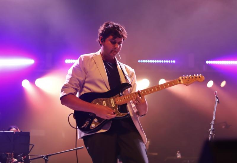 Indie pop y rock alternativo hacen vibrar el teatro Armando Manzanero