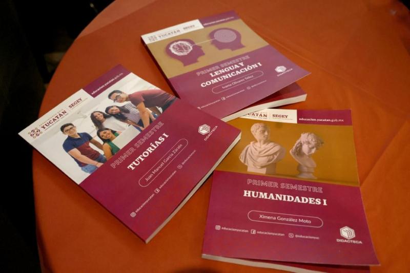Segey presenta libros de texto innovadores para preparatorias estatales