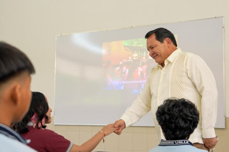 Gobierno del Renacimiento Maya transforma escuelas de Yucatán