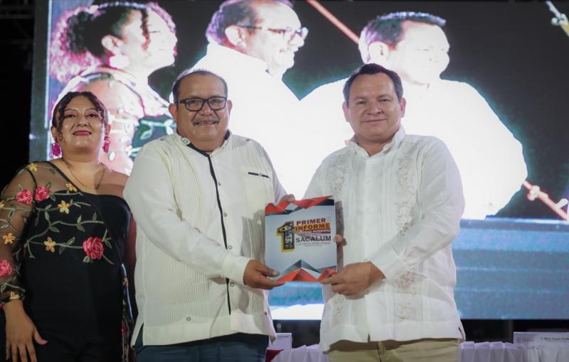 Por primera vez un Gobernador asiste a informe municipal en Chapab