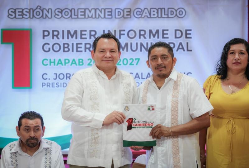 Por primera vez un Gobernador asiste a informe municipal en Chapab