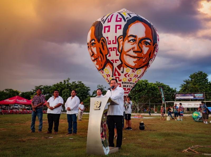 Tahmek se ilumina con globos de papel en su séptimo festival cultural
