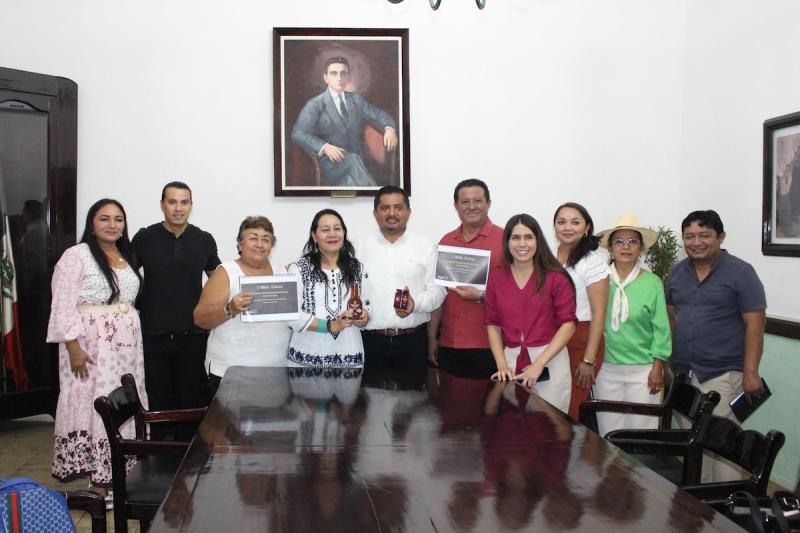 Valladolid, Yucatán, a 7 de septiembre de 2025 Número de comunicado: 25-1174   *Miel Bienestar impulsará a las y los apicultores de Yucatán*   _La planta procesadora de miel que se instalará en Valladolid comenzará a operar en noviembre de 2026._   El titular de la Secretaría de Desarrollo Rural (Se