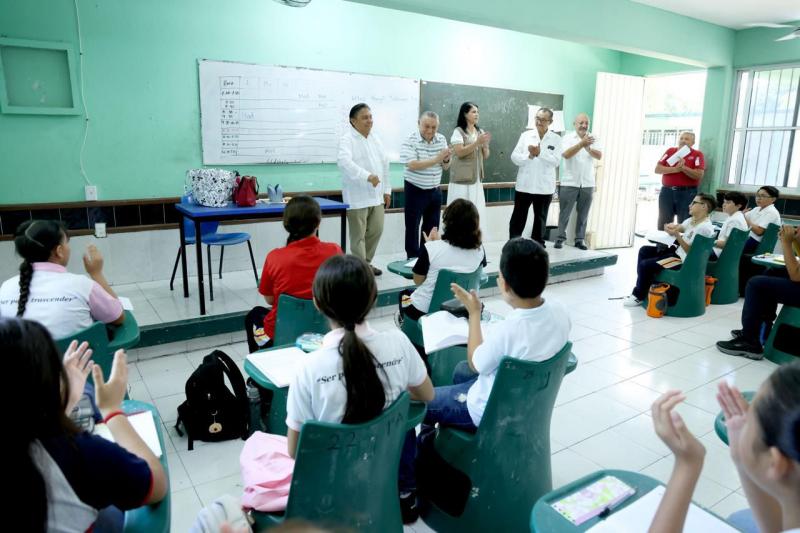 Más de 594 mil estudiantes regresan a clases en Yucatán