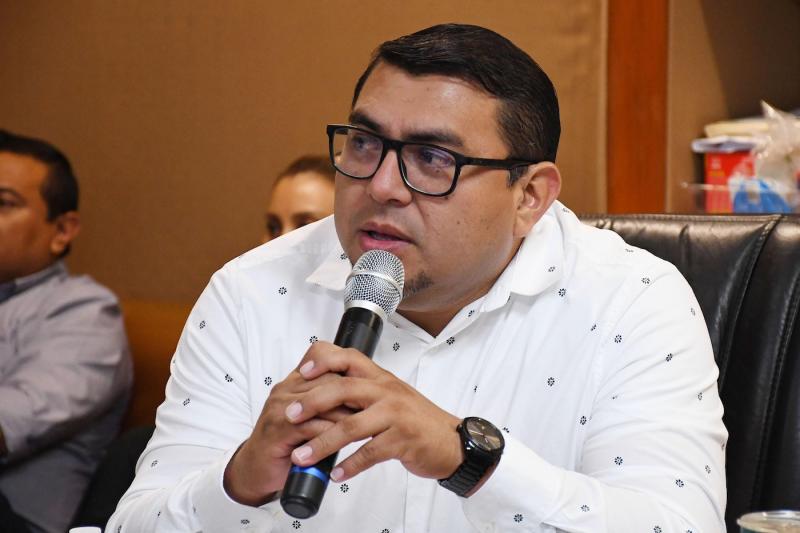 Mantienen vigilancia permanente de la marea roja en playas de Yucatán