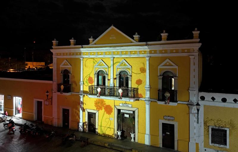 "Senderos de Luz", videomapping que enaltece la grandeza de Izamal