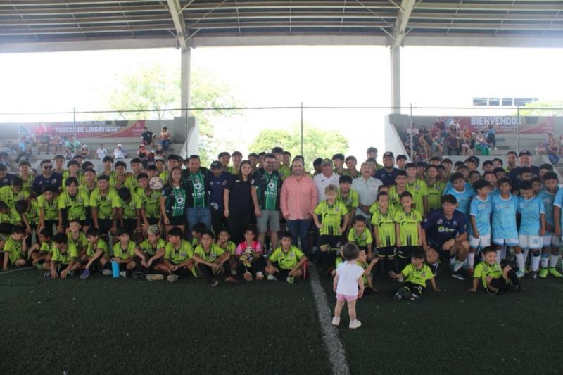 Rehabilitan cancha de futbol rápido del parque lineal Los Paseos