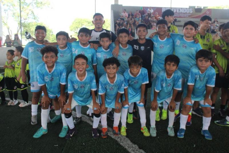 Rehabilitan cancha de futbol rápido del parque lineal Los Paseos