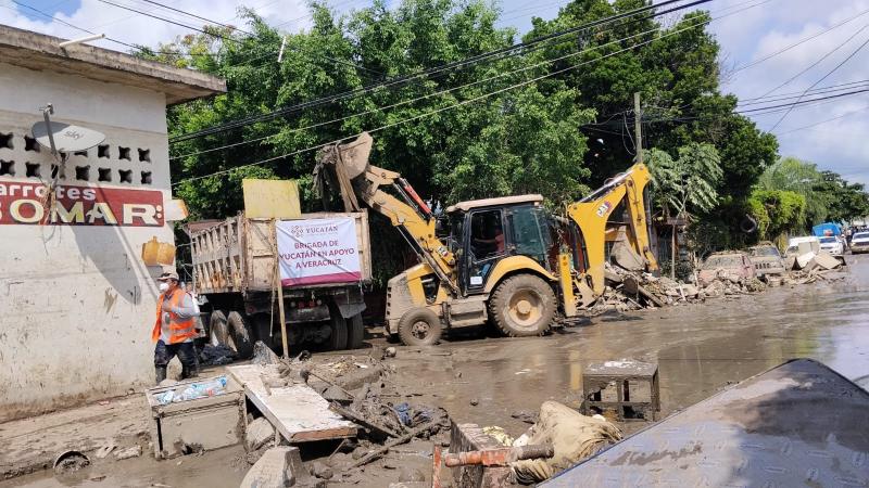 Ya en operación brigada yucateca que auxilia a comunidades afectadas en Veracruz