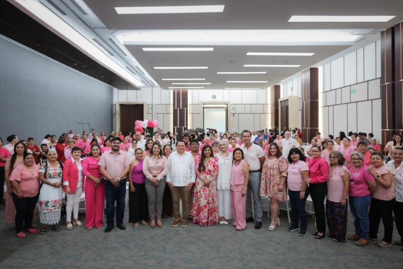 Gobierno del Renacimiento Maya entrega prótesis mamarias gratuitas