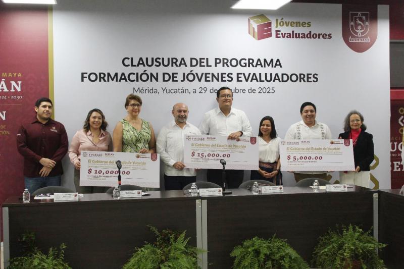 Jóvenes fortalecen la cultura de la evaluación pública en Yucatán