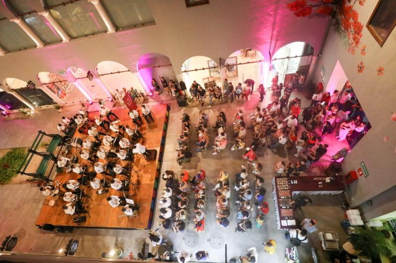 Pasaje Picheta vive una noche de tradición y música