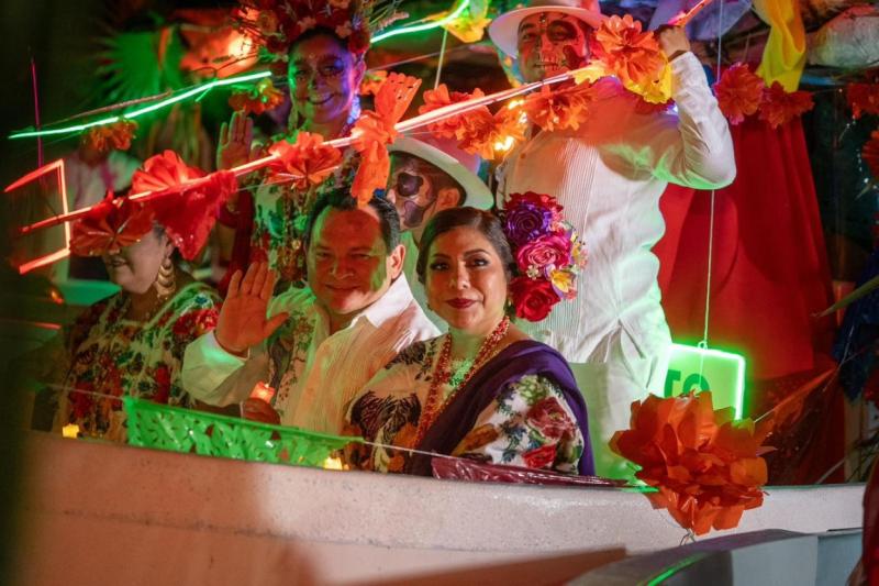 El Gobernador Joaquín Díaz Mena encabezó la celebración del Camino de Ánimas 2025 en el puerto de Río Lagartos, una de las festividades más representativas del oriente de Yucatán, donde se conjugan la fe, la tradición y la identidad cultural del pueblo yucateco.