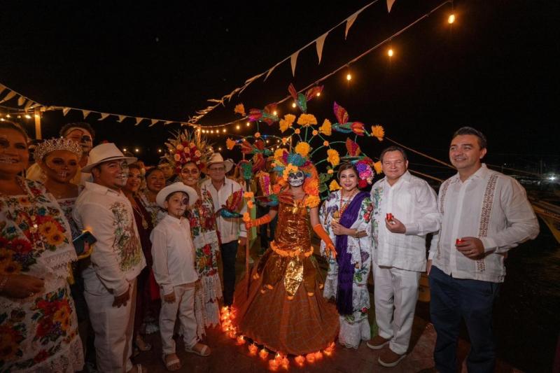El Gobernador Joaquín Díaz Mena encabezó la celebración del Camino de Ánimas 2025 en el puerto de Río Lagartos, una de las festividades más representativas del oriente de Yucatán, donde se conjugan la fe, la tradición y la identidad cultural del pueblo yucateco.