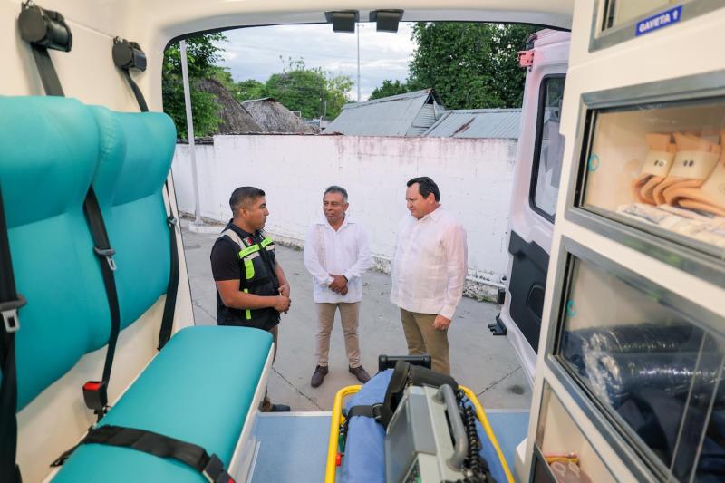 Gobierno fortalece la atención médica en el sur de Yucatán con nuevas ambulancias equipadas