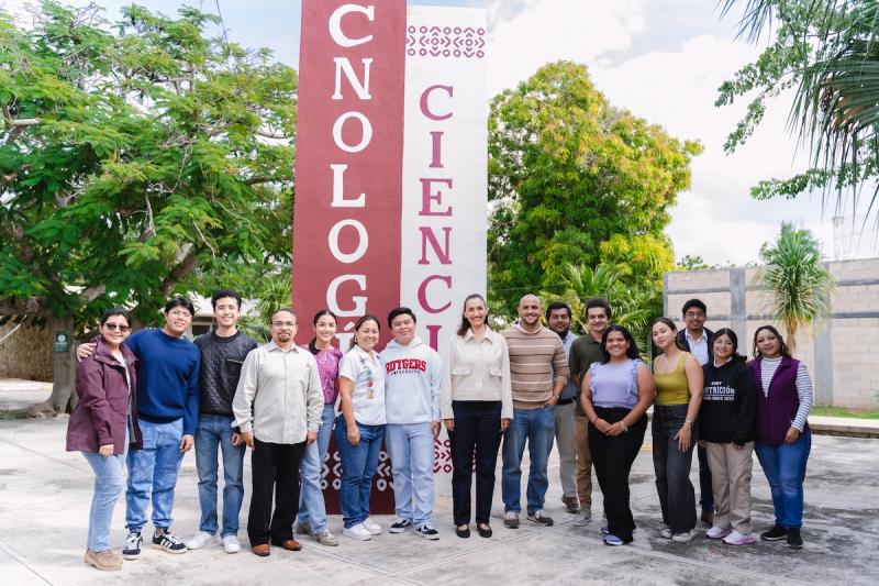 Doce jóvenes yucatecos recibirán apoyos para participar en congresos y estancias científicas