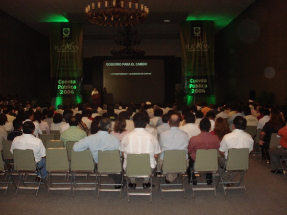 Auditorio momentos de la presentación de la Cuenta Pública 2006